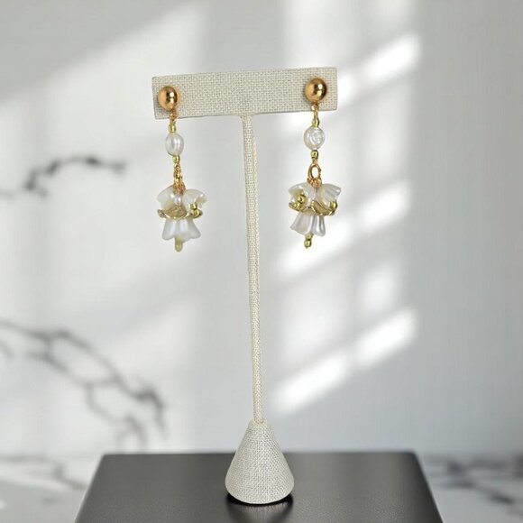 Multi tulip flower drop pearl earring - Picture 1 of 4